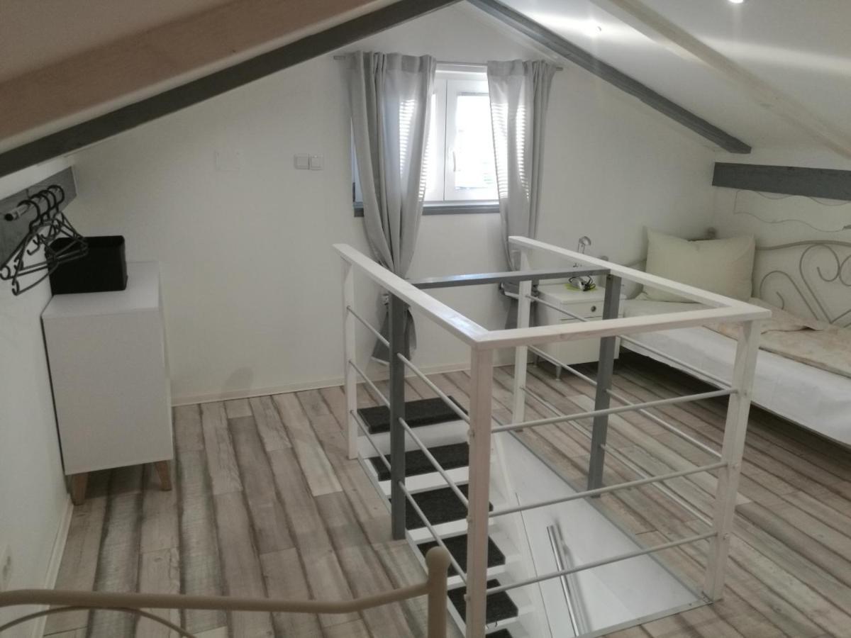 Apartments Lavarin Novi Vinodolski Εξωτερικό φωτογραφία